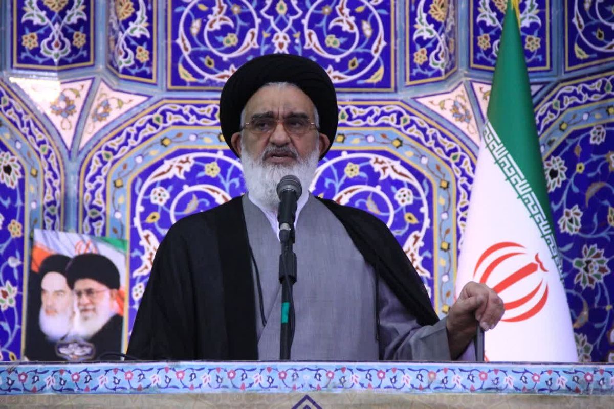 امام جمعه قم: عاملان مسمومیت دانش‌آموزان باید به اشد مجازات محکوم شوند