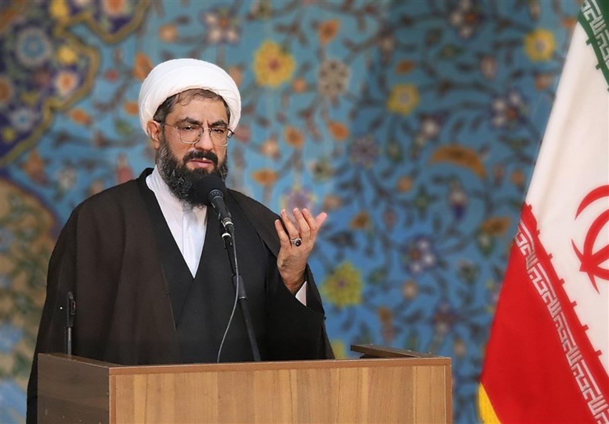 کنایه امام جمعه همدان به مجلس/ قیمت دلار باید کنترل و تنزل پیدا کند