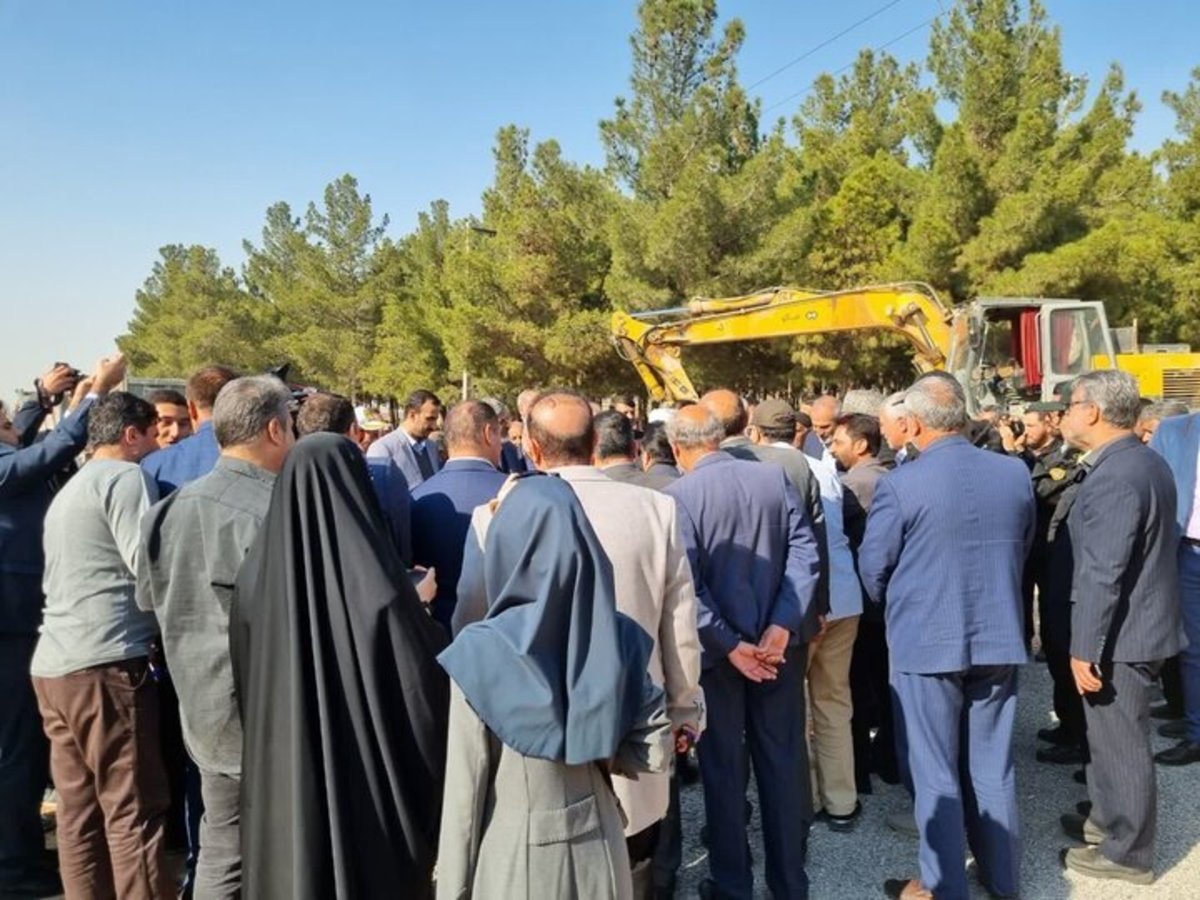 عکس| کلنگ‌زنی مرگبار تعریض یک پل توسط مسئولان در اصفهان