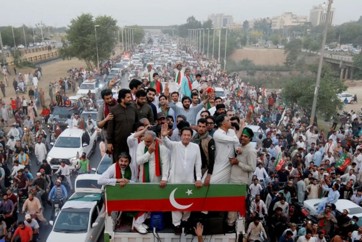 حمله پلیس پاکستان به تجمع حامیان عمران خان