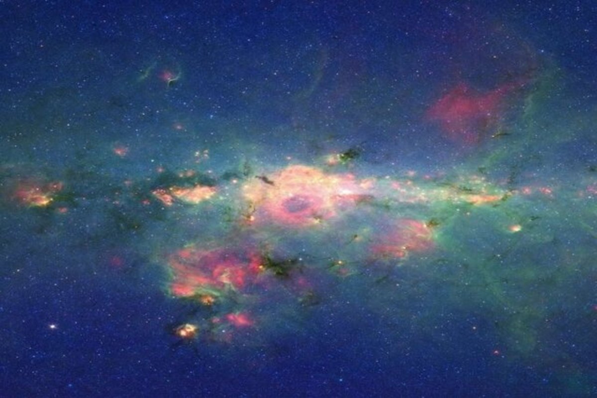 تصویر شگفت‌انگیز تلسکوپ اسپیتزر از قلب راه شیری