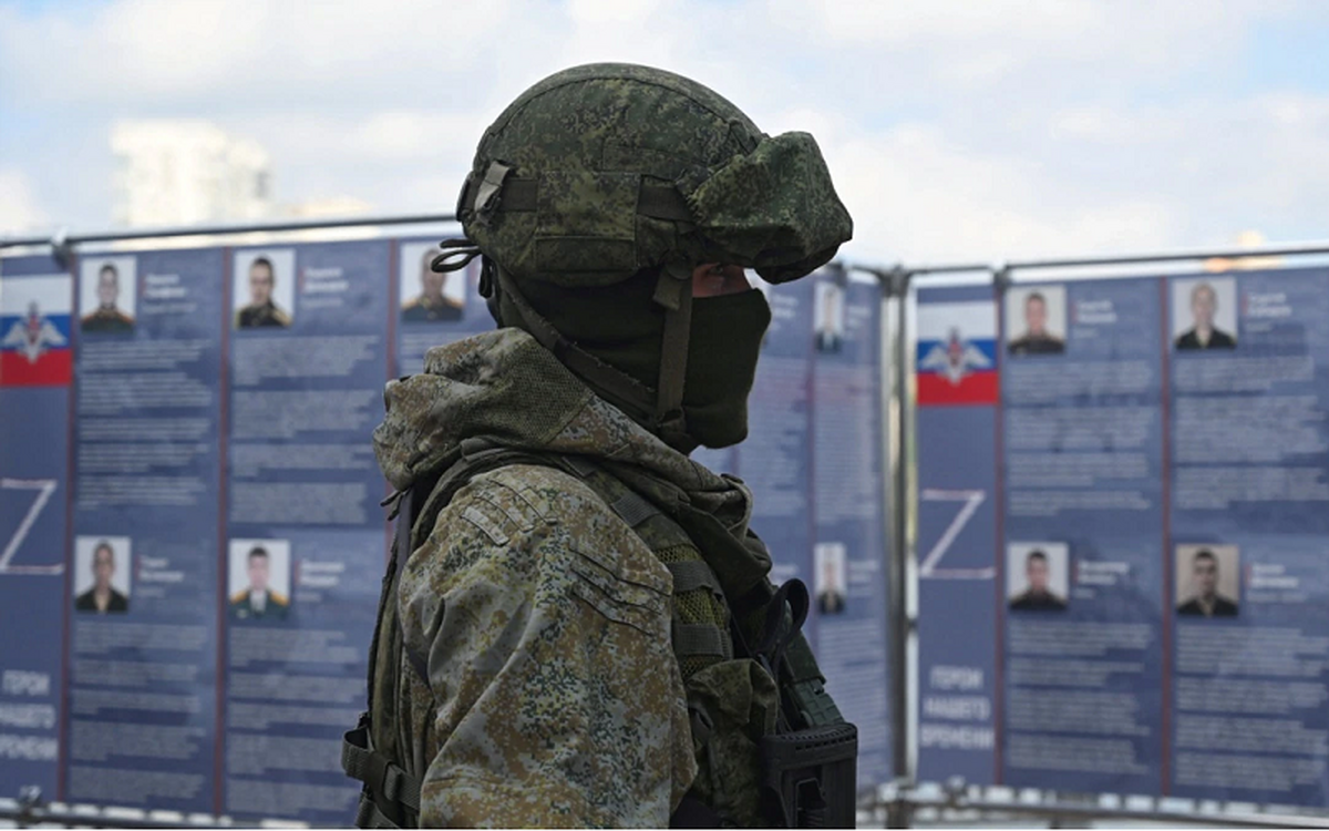 تصویر جنجالی فرمانده اوکراینی با نشان داعش؛ بازتاب ویژه توسط رسانه‌های روس
