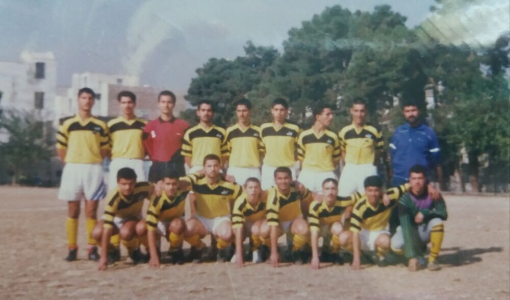 عکسی قدیمی و خاطره انگیر از مهرداد میناوند در دبیرستان