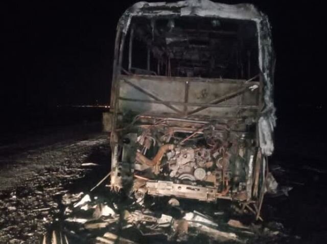 عکس| آتش گرفتن اتوبوس مسافری در یزد