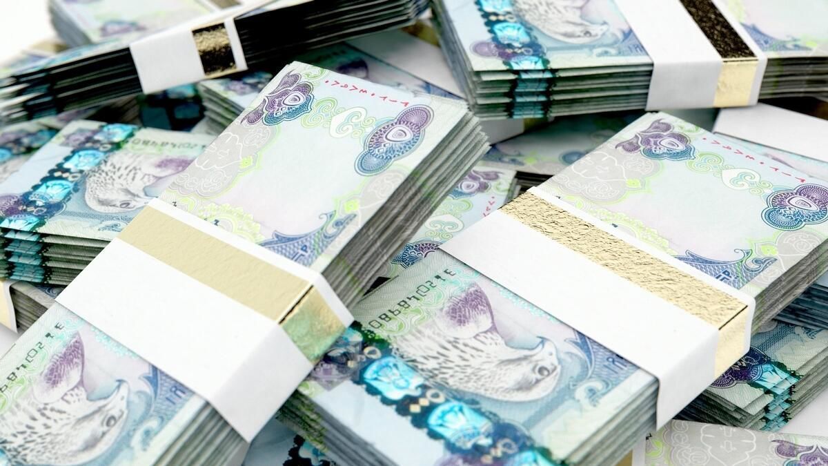 محموله ارزی بزرگ درهم در راه ایران/ صرافان منتظر عرضه حجم بالایی از درهم در بازار