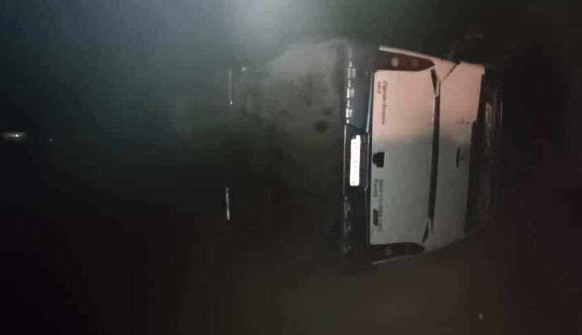 واژگونی اتوبوس مسافربری در لرستان/ ۱۰ نفر کشته شدند