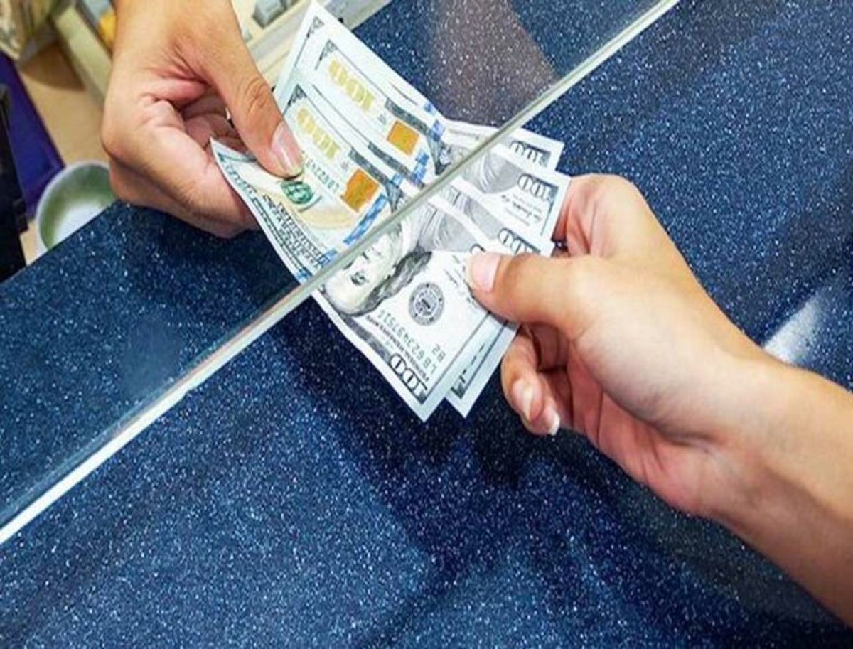 کاهش قیمت ارز در مرکز مبادله ایران