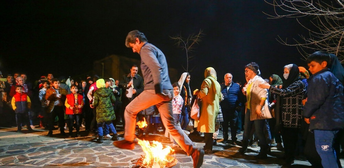 تصاویر| مراسم سنتی چهارشنبه سوری و قاشق زنی در همدان