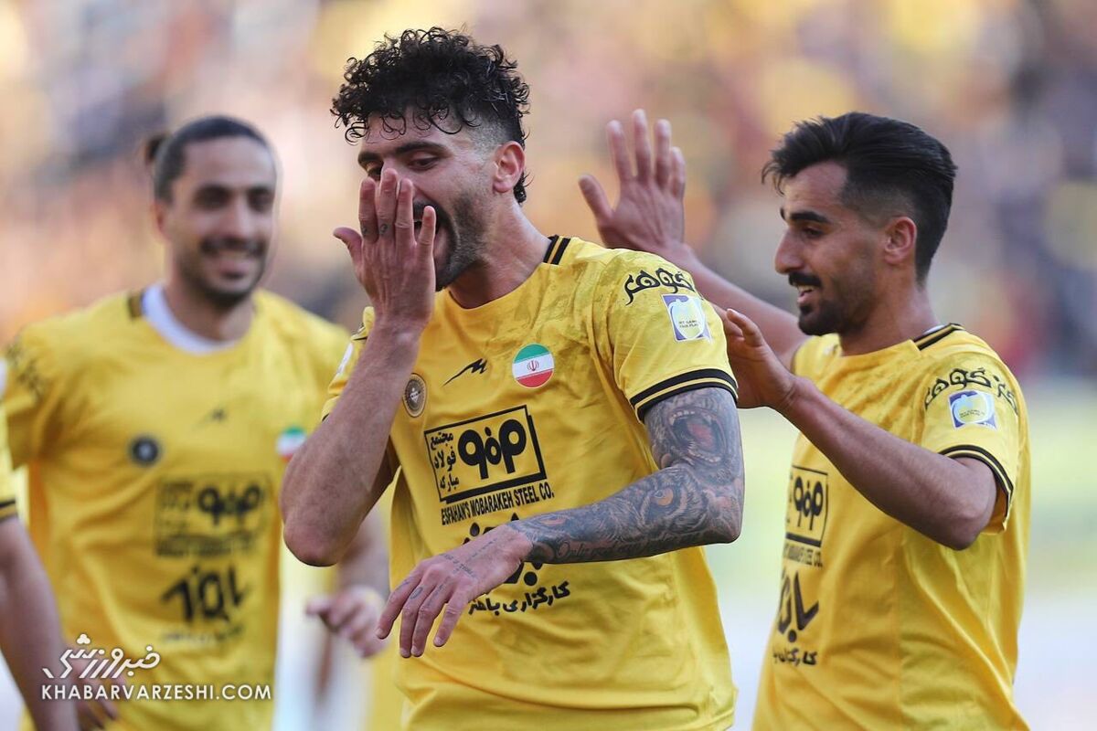 عکس| شادی جنجالی یک استقلالی برابر پرسپولیسی‌ها