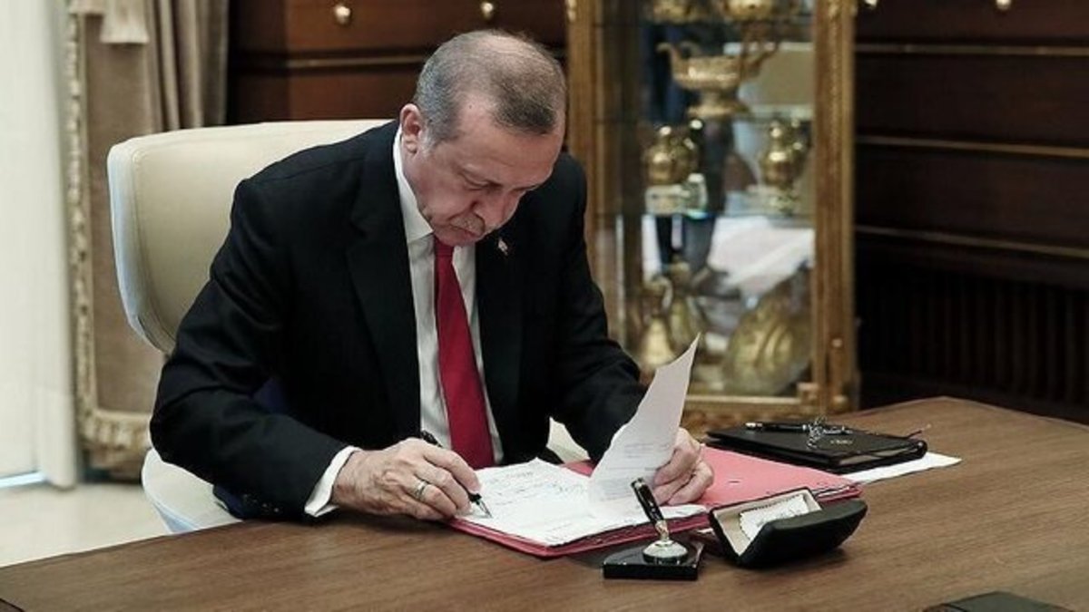 عکس| امضای حکم انتصاب سفیر جدید ترکیه در ایران توسط 