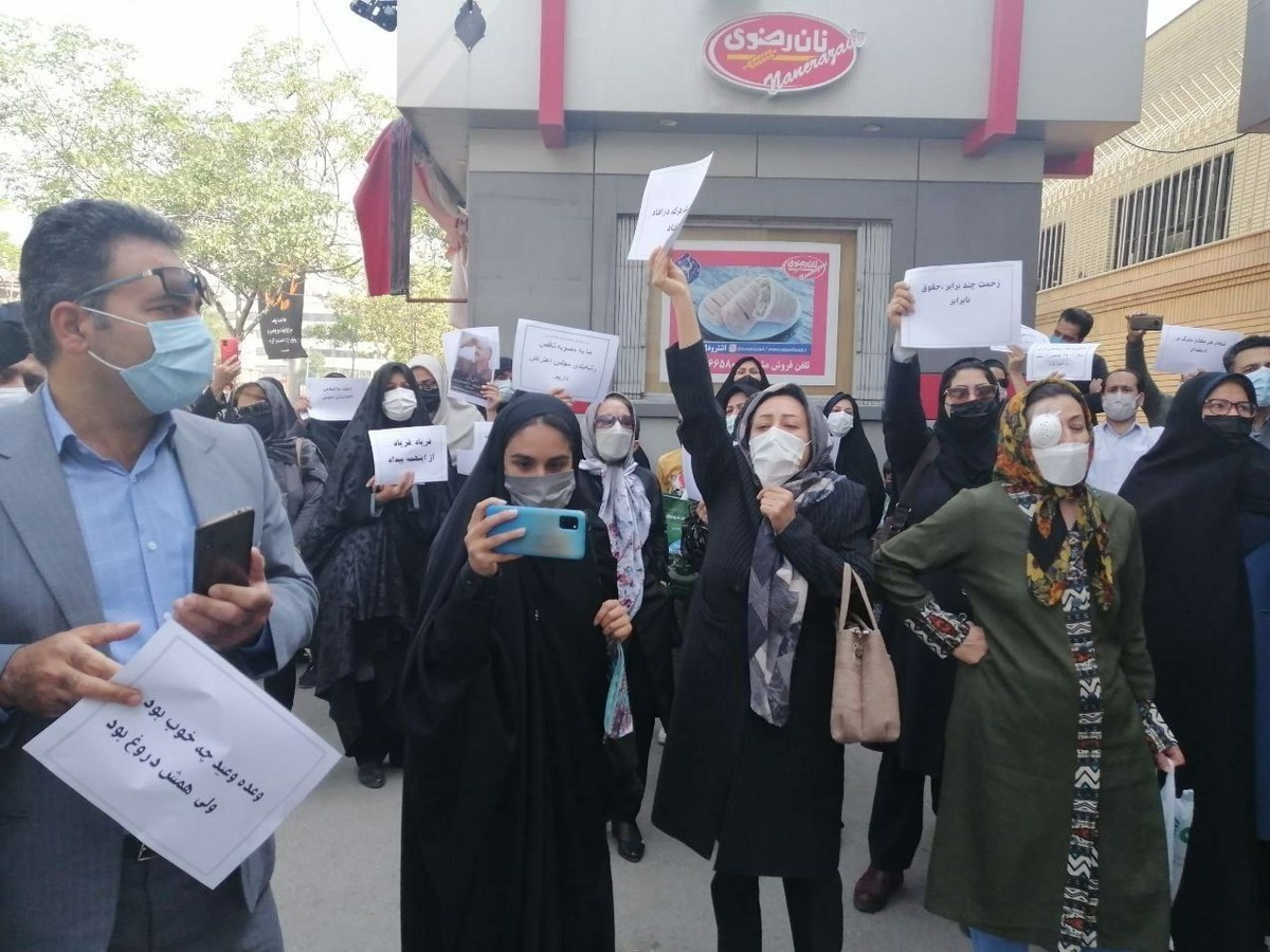 فیلم| تجمع اعتراضی معلمان در شهر‌های مختلف/ وزیر بی کفایت استعفا