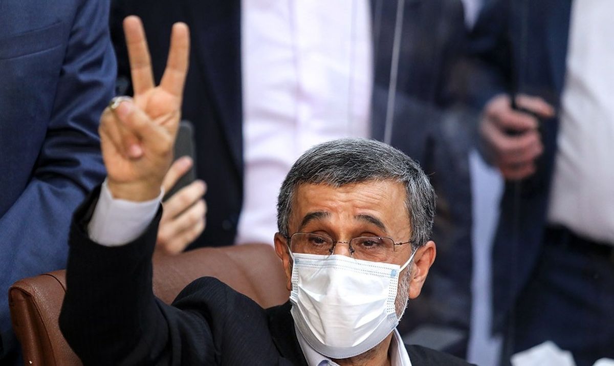 تصاویر| قدردانی از احمدی‌نژاد به مناسبت روز معلم