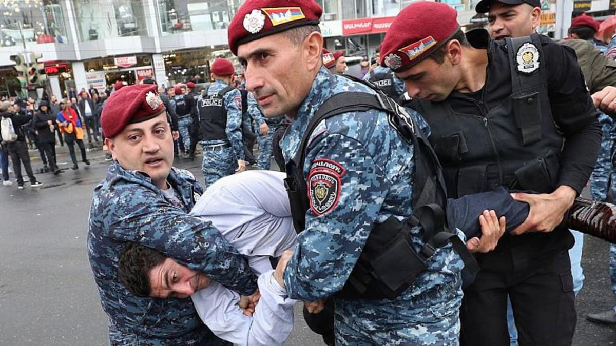 اعتراض در ارمنستان بر سر قره‌باغ؛ پلیس ۱۸۰ نفر را بازداشت کرد