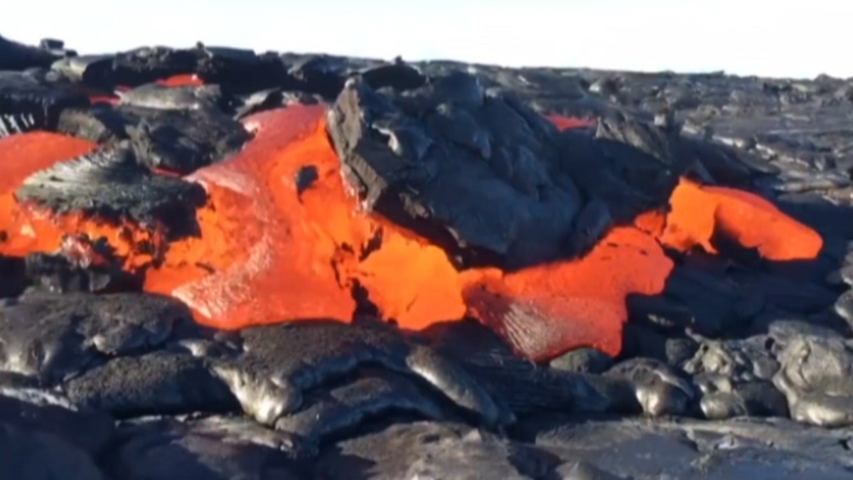 فیلم| فوران مواد مذاب یک آتشفشان در هاوایی