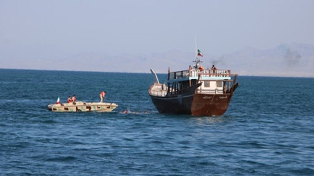 توقیف ۲ کشتی کالای قاچاق در بوشهر