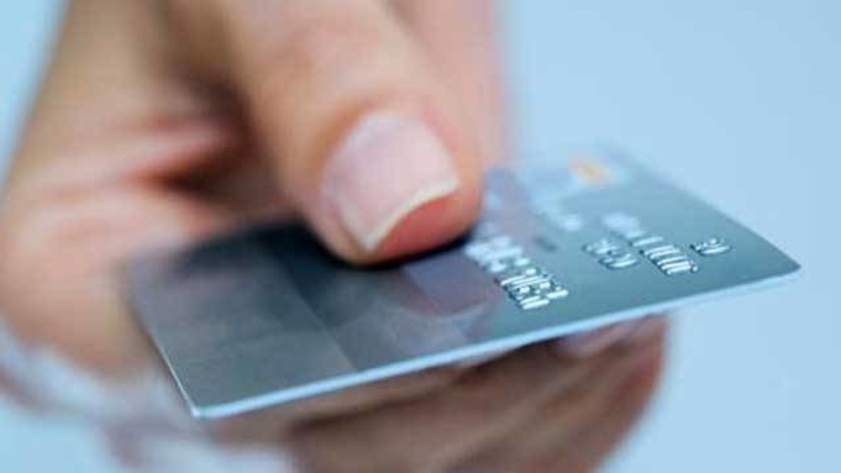 کارت اعتباری کالا‌های اساسی شبیه کارت سوخت است/ چک سفیدامضاء مجلس به دولت