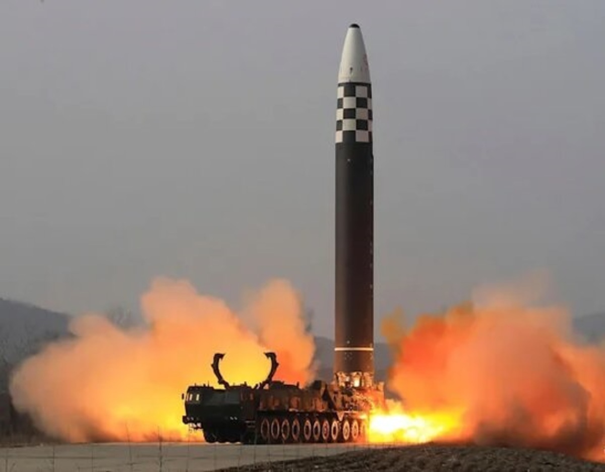 کره شمالی ۳ موشک بالستیک به دریای ژاپن شلیک کرد