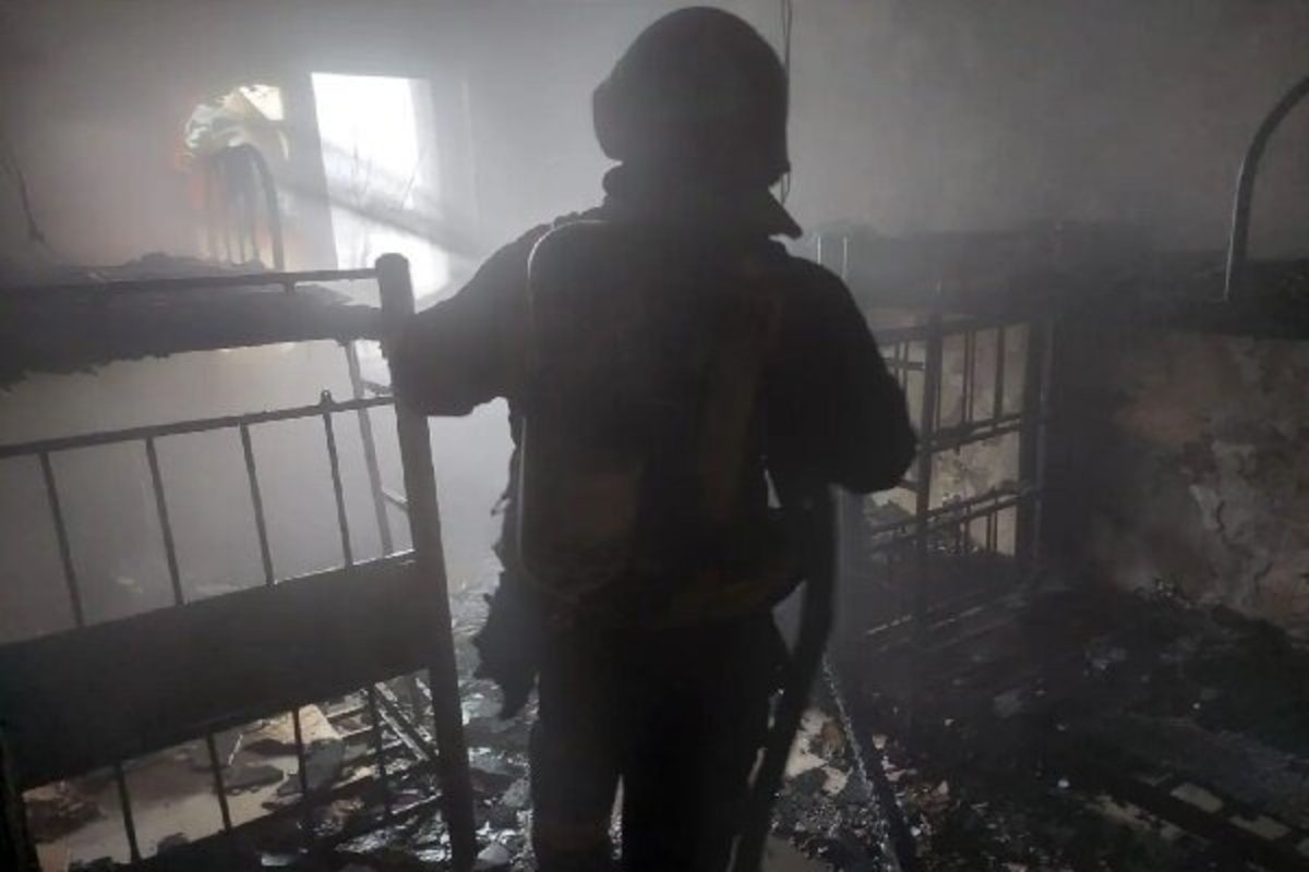 مهار آتش سوزی خوابگاه دانشجویی در رشت