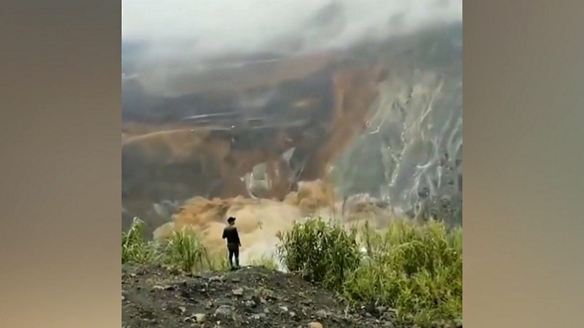 فیلم| ترس کوهنوردان از رانش زمین در دل کوه