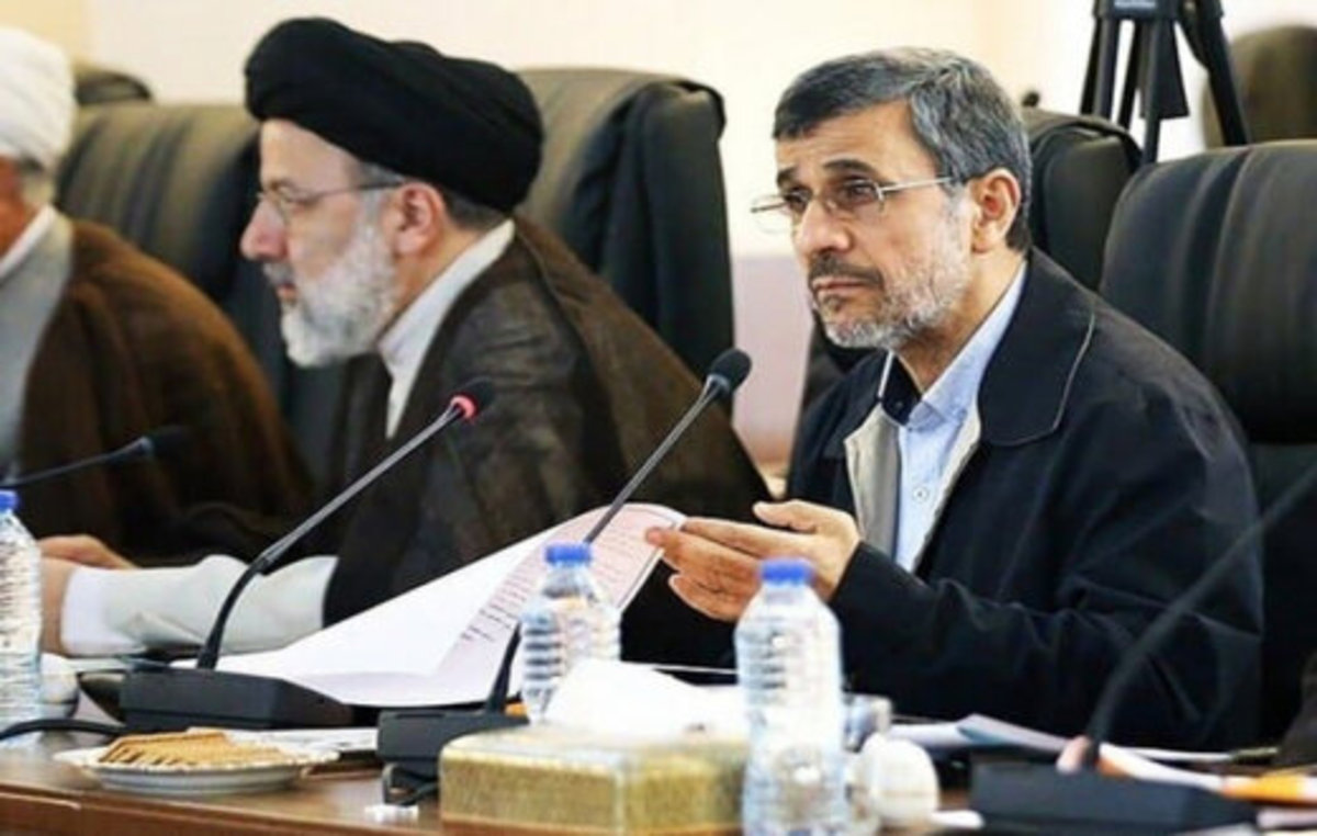 سکوتی که ناگهان شکسته شد / رمزگشایی انتقاد‌های احمدی نژاد از رئیسی