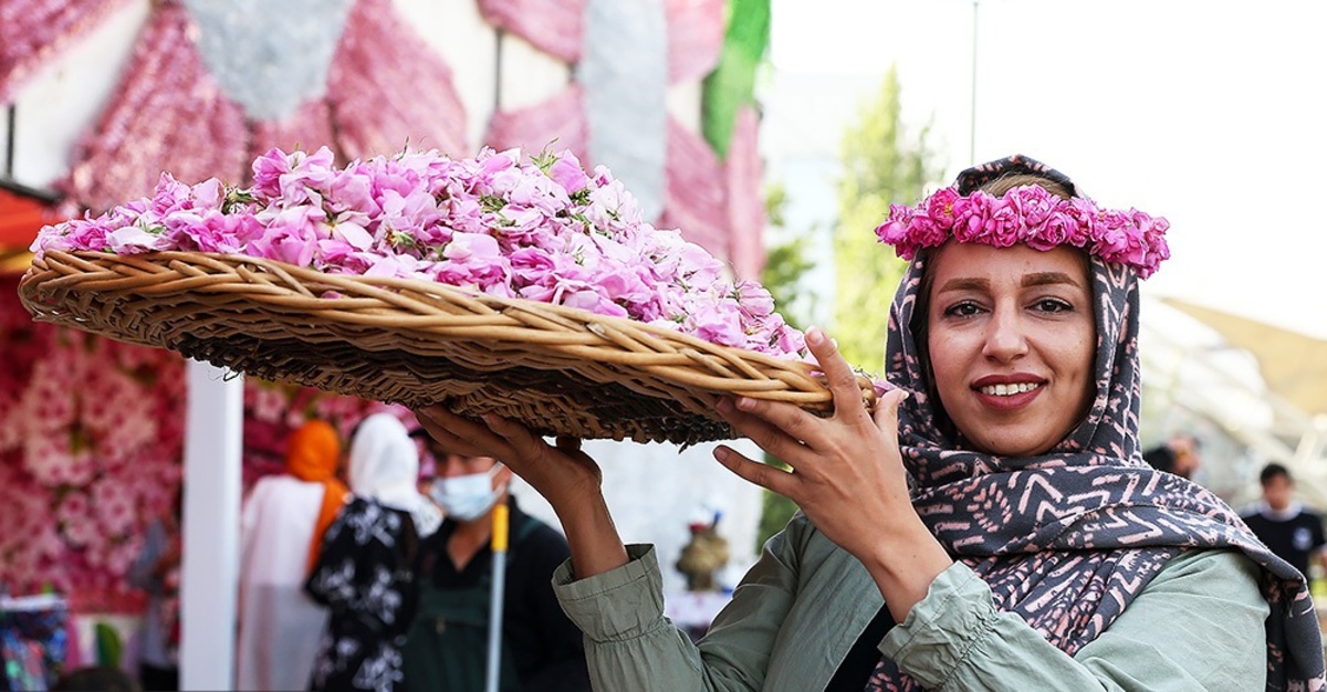 تصاویر| جشنواره گل و گلاب در بوستان آب و آتش