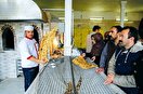 صف‌های طولانی خرید نان در مشهد/ اتحادیه نانوایان: مردم بیش از حد نان می‌خرند!