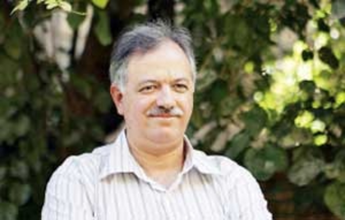 احمد شیرزاد: برخی دولتمردان هنوز در فضای انتخابات سیر می‌کنند