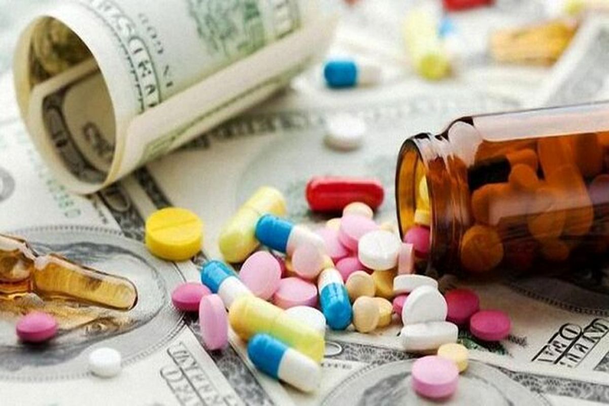 دارو گران شده اما وزیر بهداشت تکذیب می‌کند| بیماران تاوان گرانی را با مال و جان خود می‌دهند