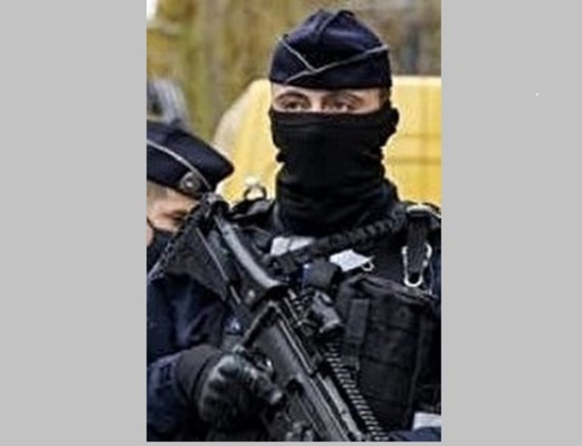 فیلم| پلیس فرانسه دو سرنشین یک خودرو را به ضرب گلوله کشت
