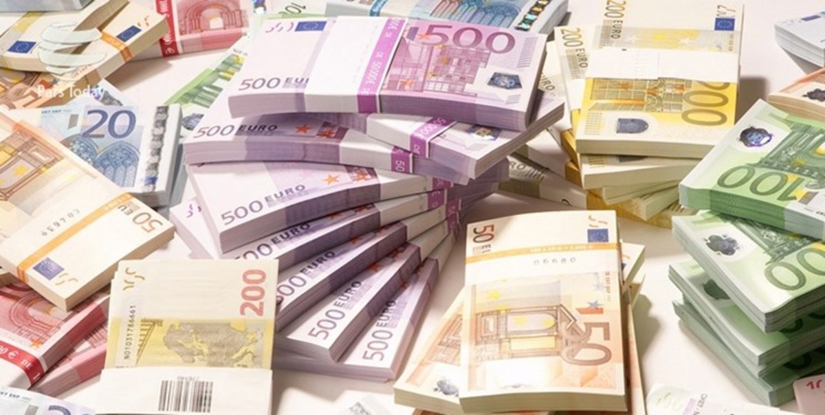 بانک مرکزی: نگهداری بیش از ۱۰ هزار یورو مصداق قاچاق است
