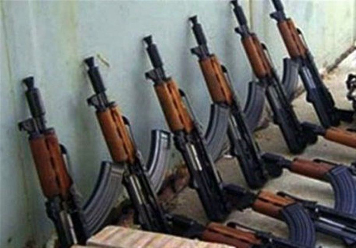مخفیگاه باند فروش سلاح جنگی در تهران کشف شد