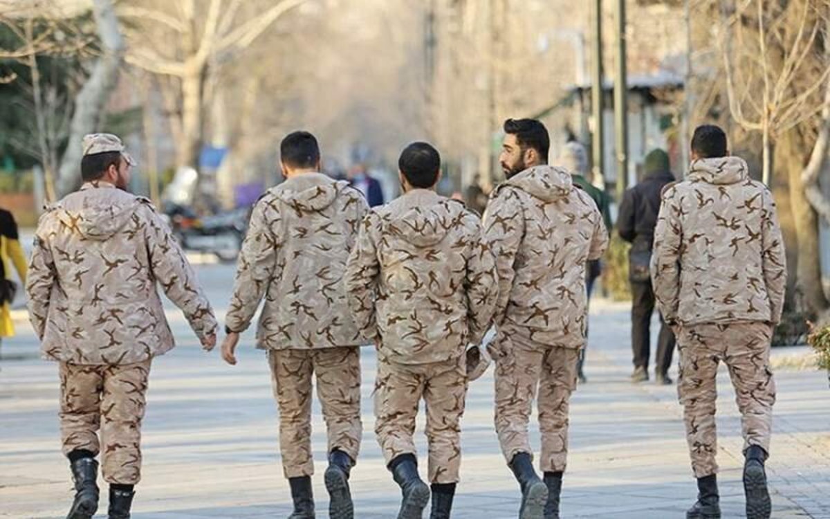 یک پدر و پسر در ایران با هم سربازی رفتند