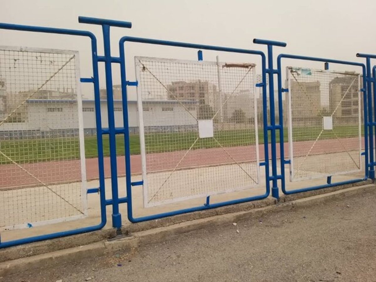برگزاری فوتبال زنان در گرد و غبار‍
