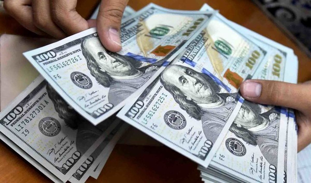 رئیس کانون صرافان: نرخ دلار امروز وارد کانال ۳۱ هزار تومان شد