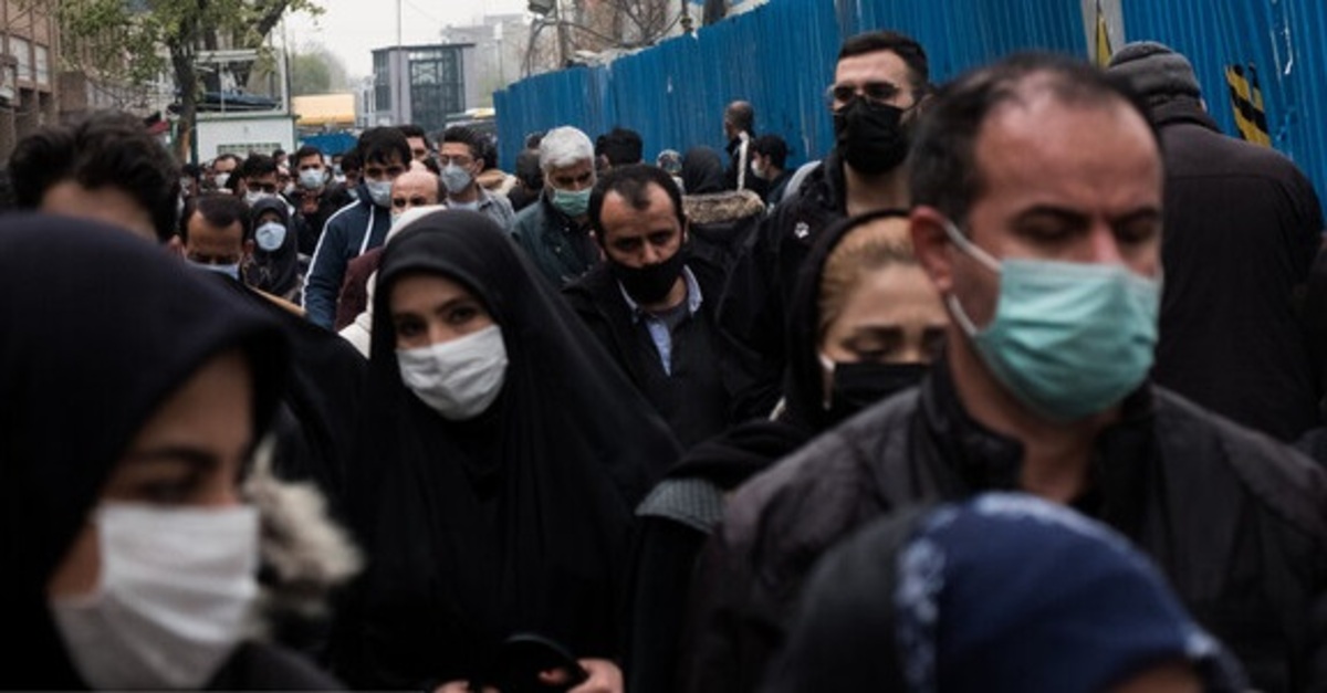 ایران در مرحله انتقال از فاز «اپیدمیک» کرونا / همچنان ماسک بزنید