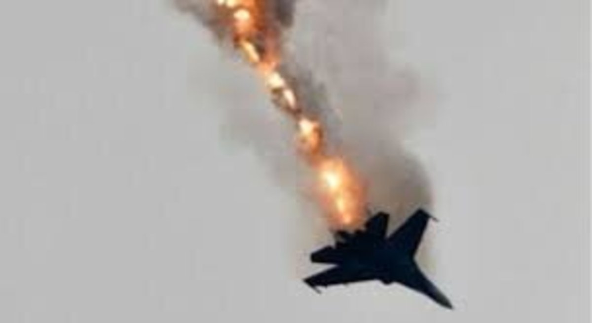 شهادت خلبان و کمک خلبان در پی سقوط هواپیمای اف ۷