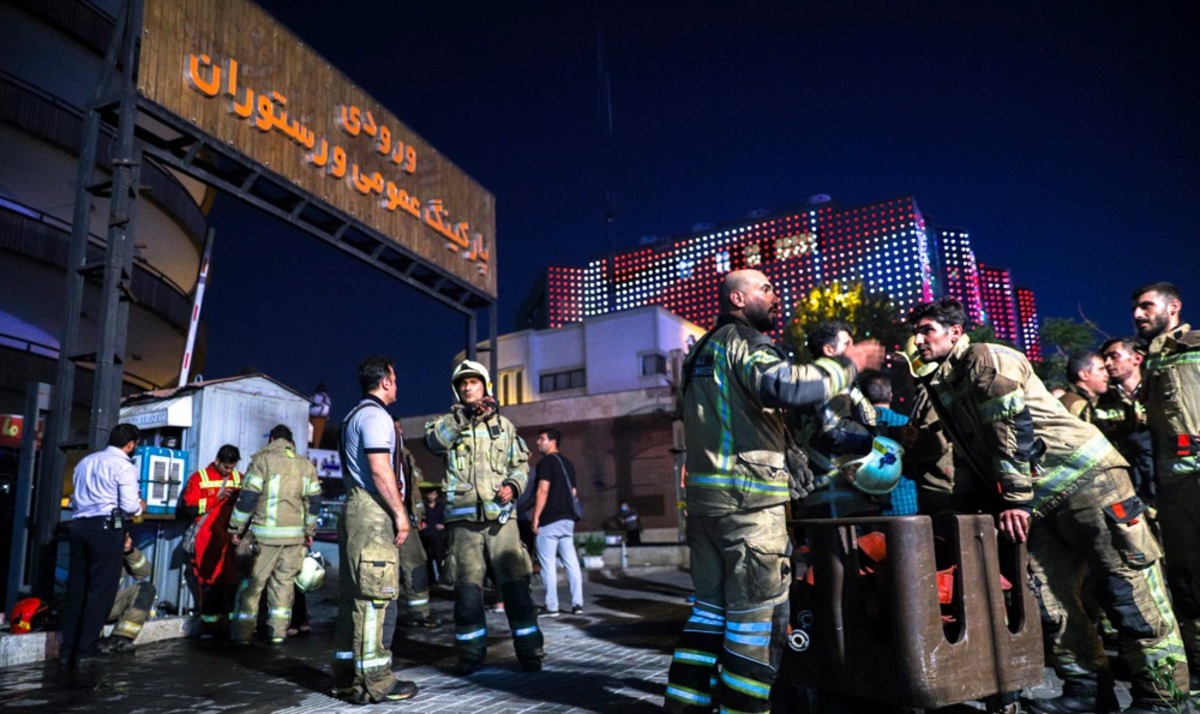 تصاویر| مهار آتش در برج لیدوما میدان صنعت