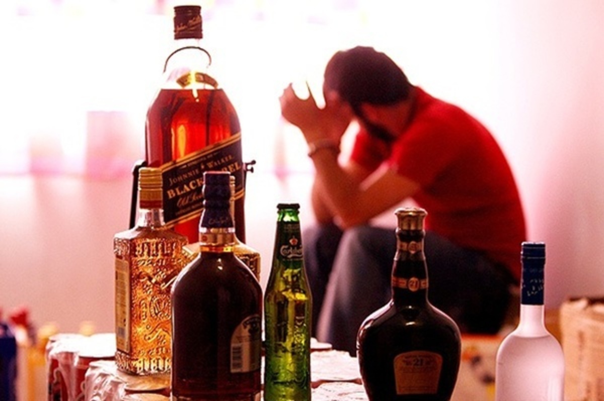 مشروبات الکلی تقلبی در ایران، سالانه بین ۱۰۰ تا ۱۲۰ نفر را می‌کشد