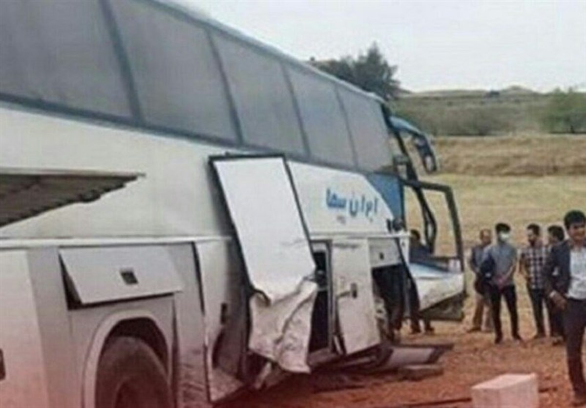 تصادف اتوبوس با تریلر در محور بروجرد ـ اراک/ ۱۴ نفر مصدوم شدند‌