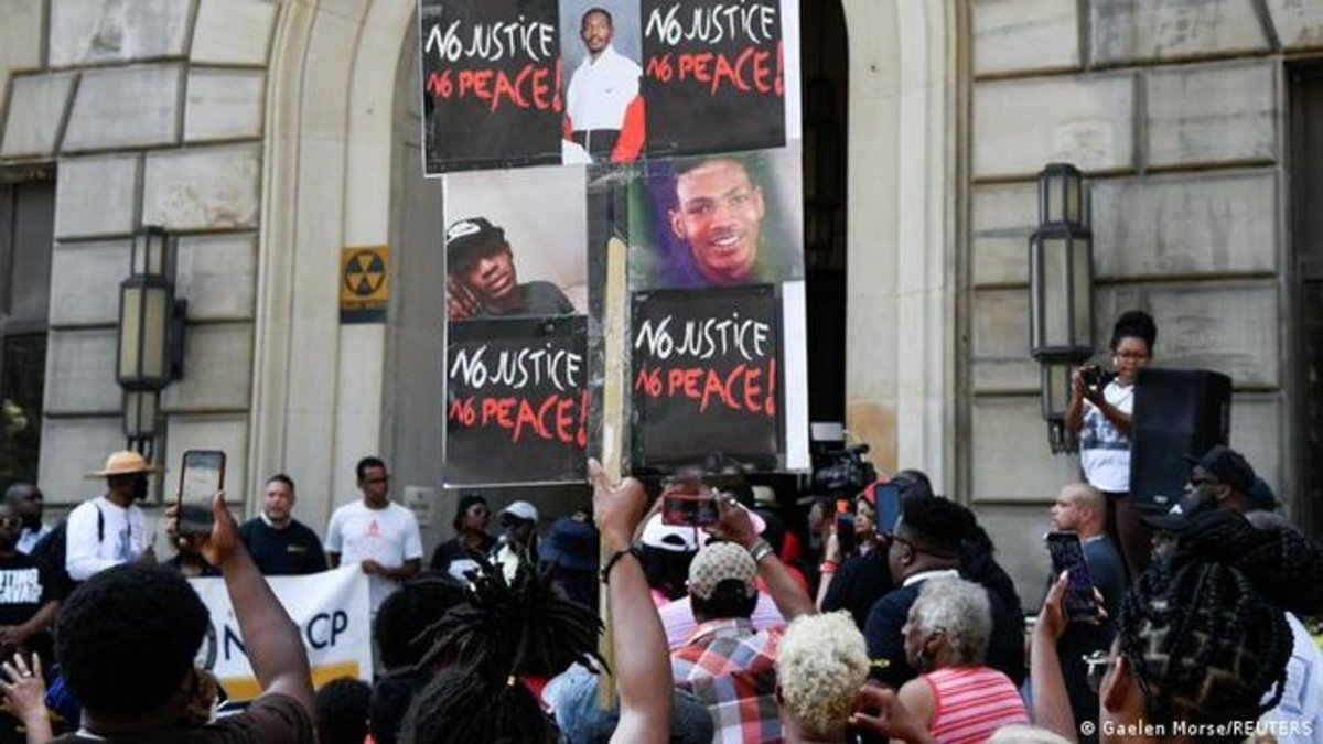 مرگ یک سیاهپوست در آمریکا در پی اصابت ده‌ها گلوله پلیس