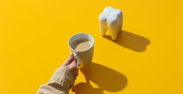 ۷ علت مهم زرد شدن دندان‌ها