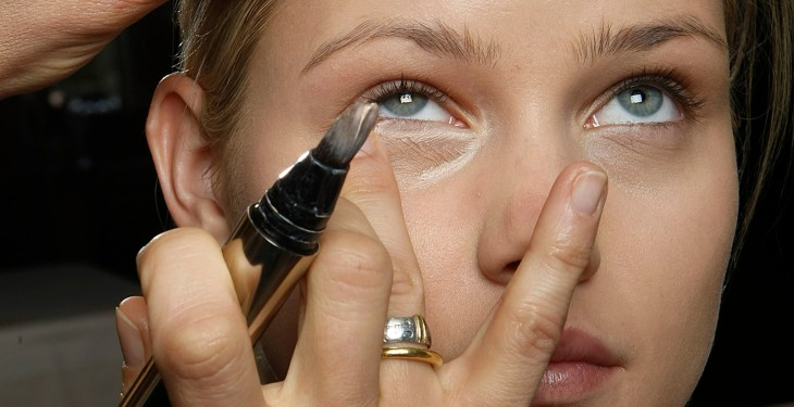 ۶ قدم برای انجام آرایش چشم به شکل اصولی ۶ قدم برای انجام آرایش چشم به شکل اصولی