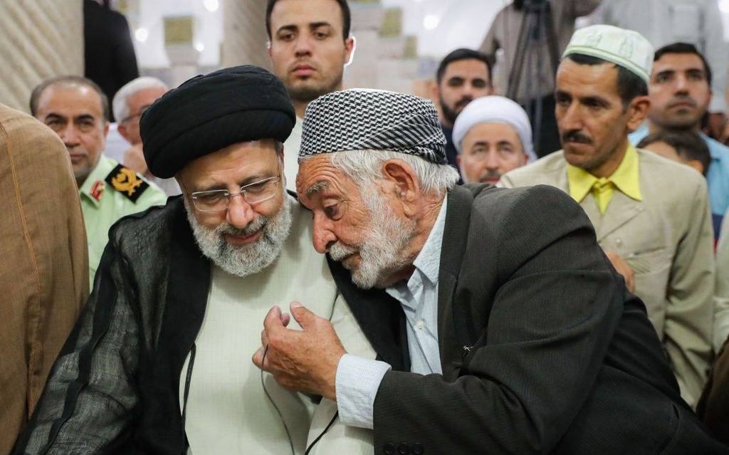 عکس| حضور رئیسی در نماز جمعه اهلسنت سنندج عکس| حضور رئیسی در نماز جمعه اهلسنت سنندج