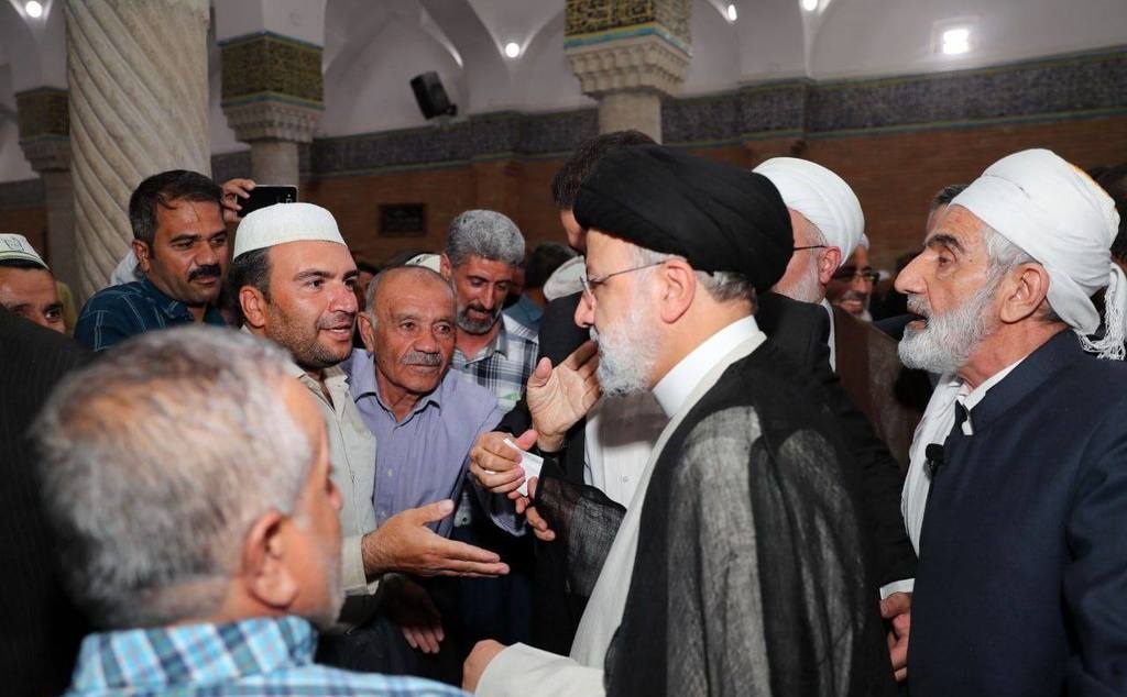 عکس| حضور رئیسی در نماز جمعه اهلسنت سنندج عکس| حضور رئیسی در نماز جمعه اهلسنت سنندج