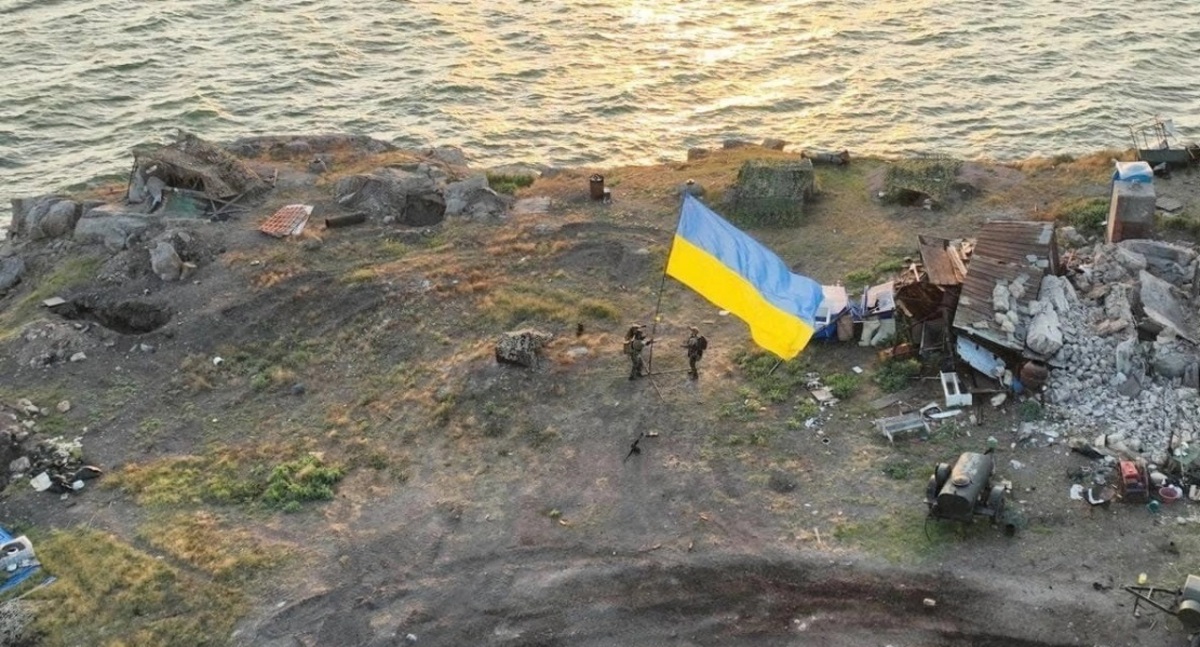 فیلم| اهتزاز پرچم اوکراین در جزیره مار