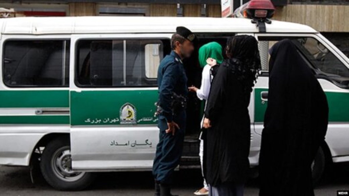 نماینده مجلس: اگر خانمی در خیابان خودش را عرضه بکند، تصادف می‌شود/ تشبیه زنان به بلبل، مرغ عشق، آهو، طلا، انگور!