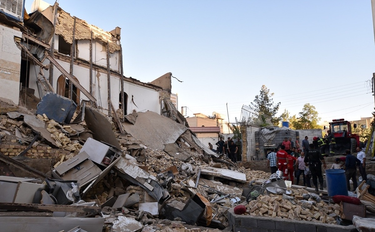 تصاویر| ریزش ساختمان در اصفهان با ۳ کشته و مصدوم