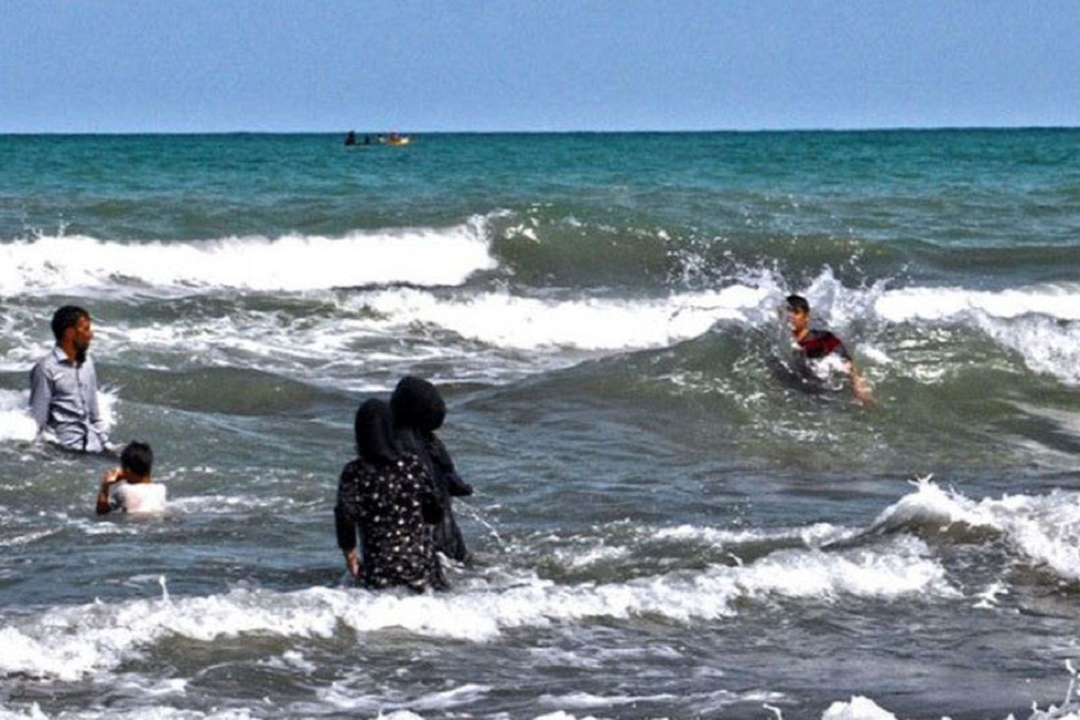 فیلم| یک دور قایق‌سواری رایگان، هدیه فرماندار فریدون‌کنار به خاطر «حجاب» یک مسافر