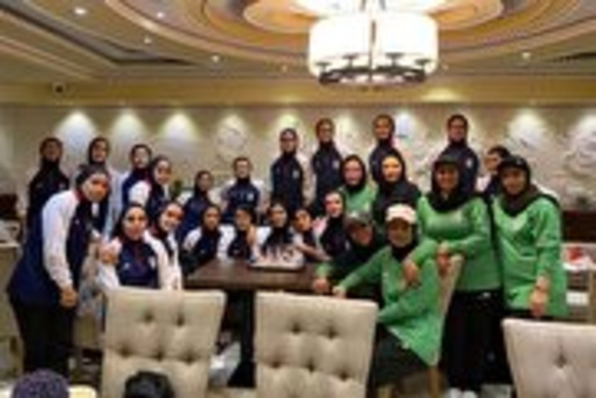 فیلم| جشن تولد ملی پوش فوتبال زنان ایران در تاجیکستان با حضور همسرش!