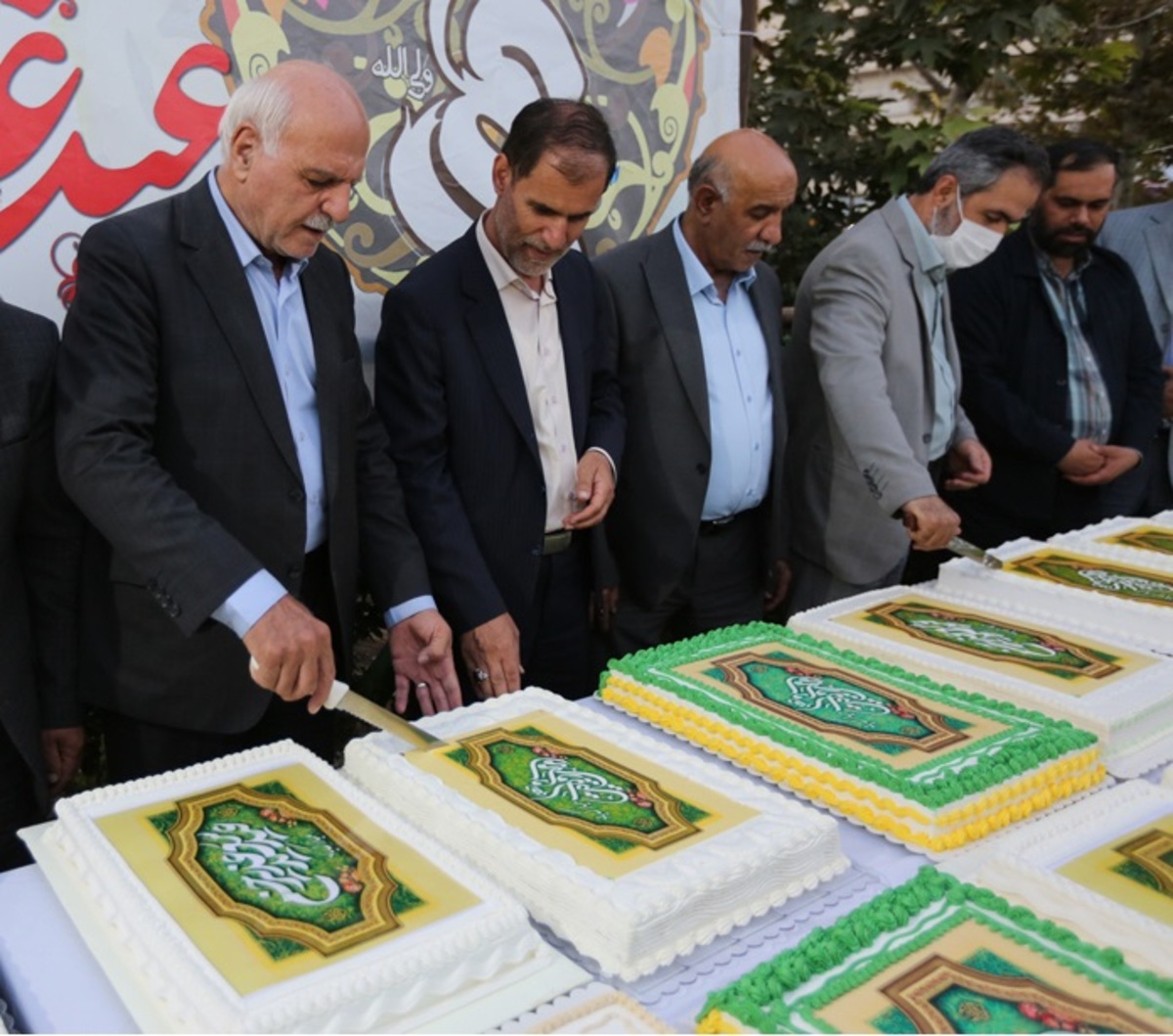 تصاویر| توزیع ۱۱۰ کیک ده کیلویی در عید غدیر